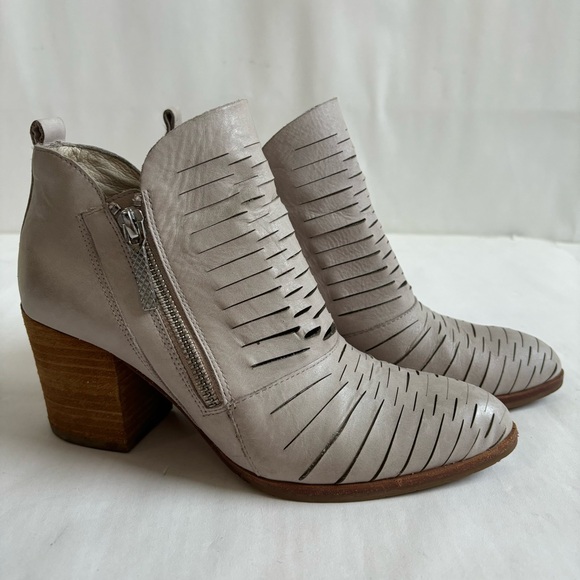 Donald J Pliner Elton Leather Cut Out Ankle Boots Pale Pink Gray Size 6M - Picture 16 of 17